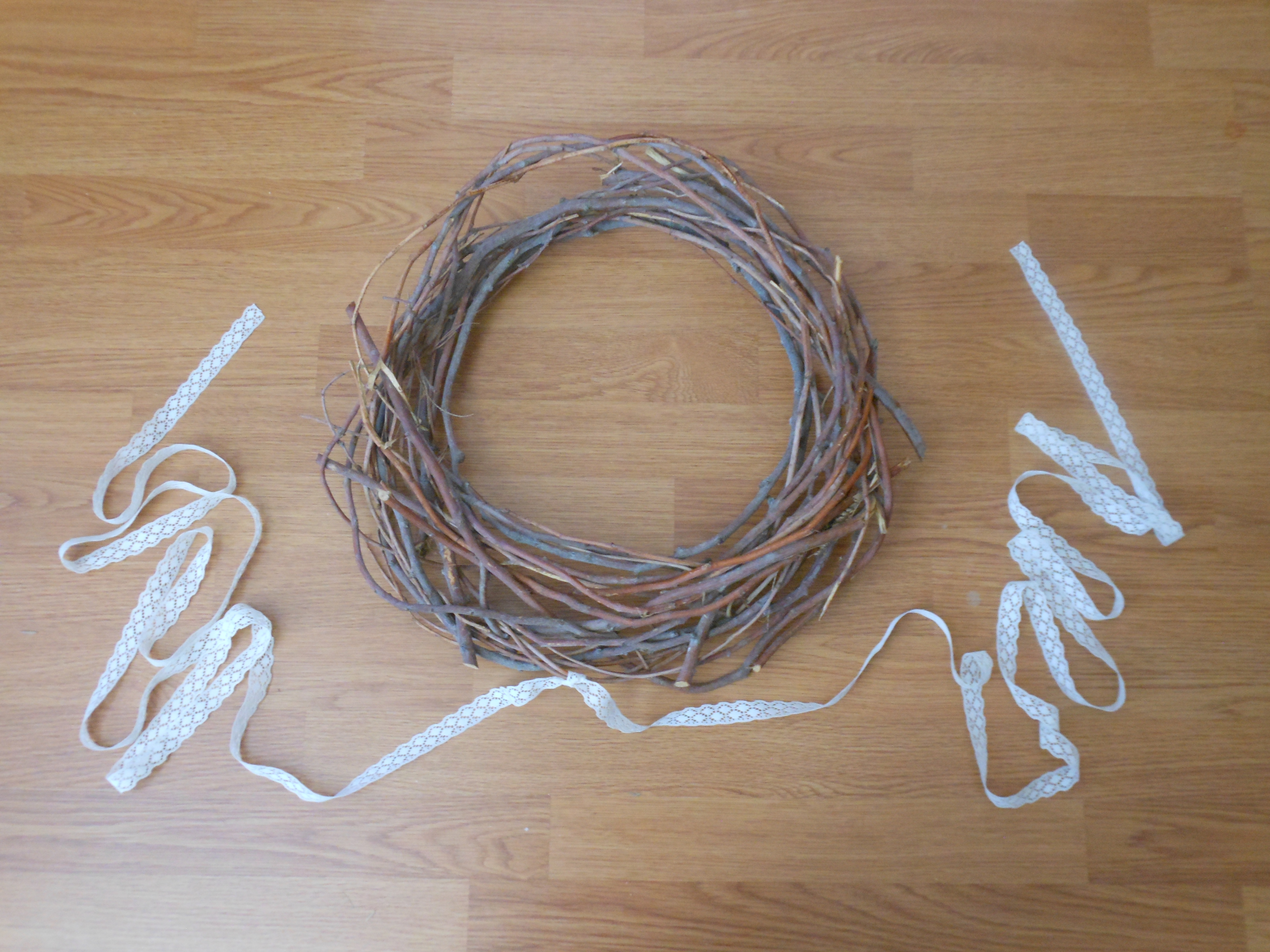 Center knot on the wreath